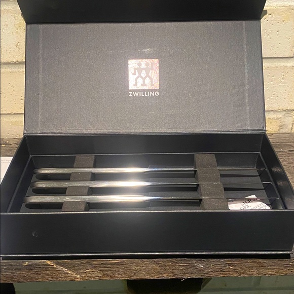 Zwilling NIB Porterhouse 8-Piece Stainless Steel Steak Knife Set - Picture 2 of 4